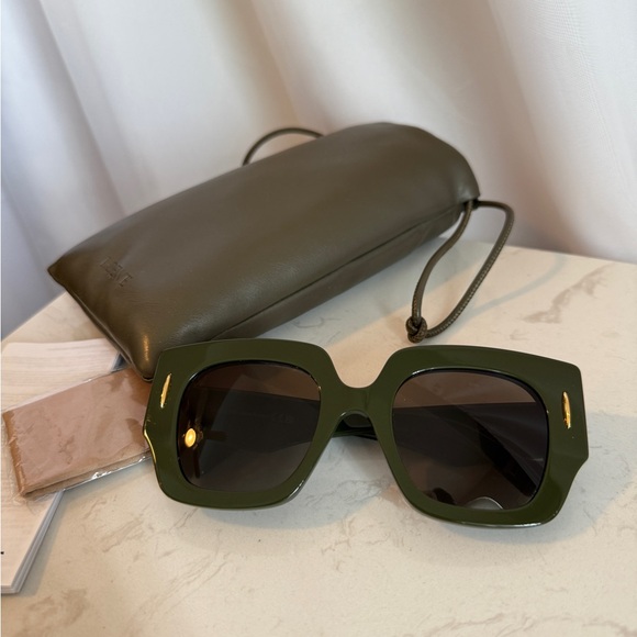 ✨ Brand New Loewe Sunglasses ✨ - Picture 5 of 10